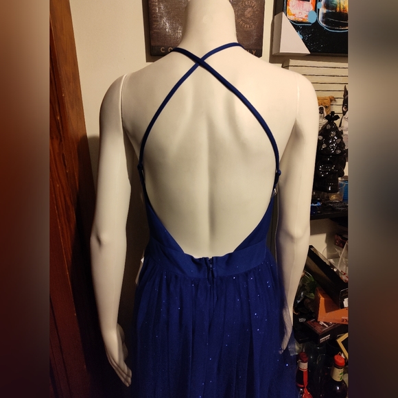 GORGEOUS V-neck Glitter Tulle Ball gown! - Picture 3 of 9